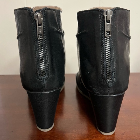 Diba True "Next N Line" Black Leather Wedge Sandals 10 NWOT - Picture 13 of 16